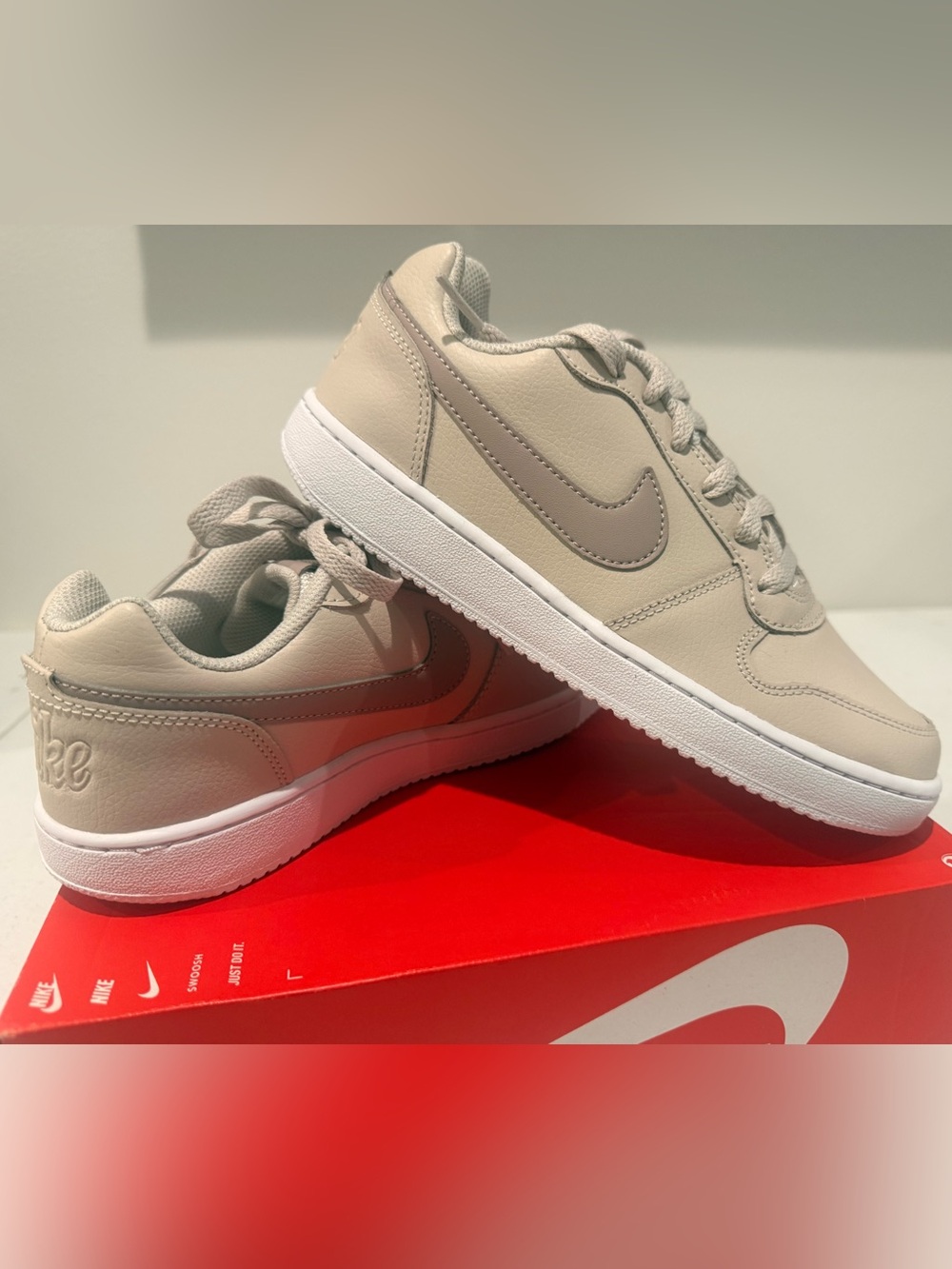 Nike Ebernon Low Lace-Up Sneakers Rubber Outsole Beige/White Size 7.5W 38.5 EUR